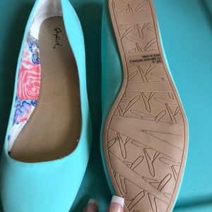 Size 10, blue flats
